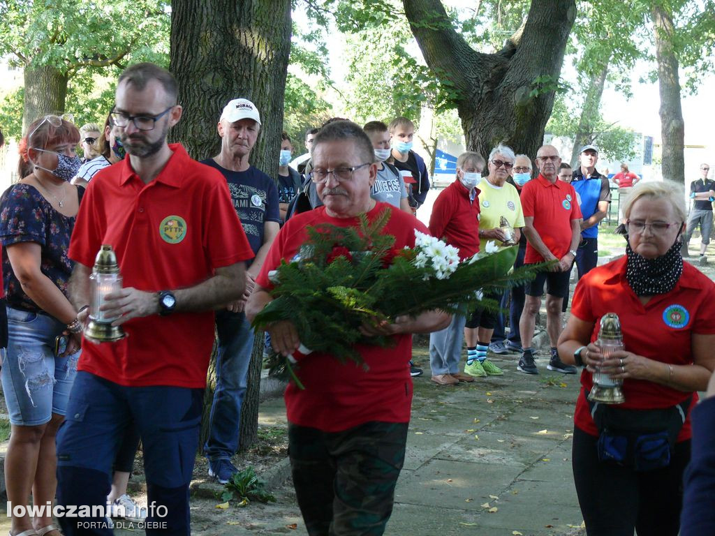 Uczestnicy rajdu szlakiem 10 Pułku Piechoty