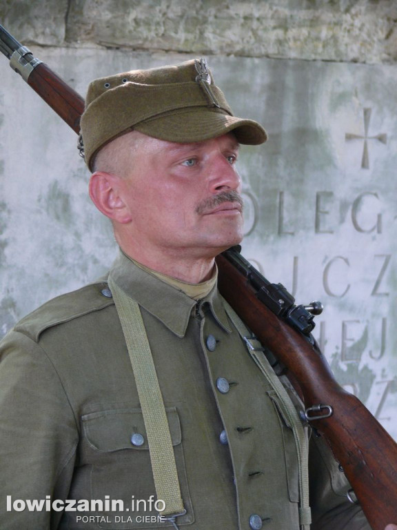 Uczestnicy rajdu szlakiem 10 Pułku Piechoty