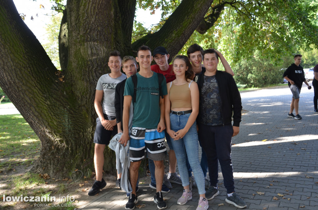 Uczniowie ZSP nr 2 korzystają z wrześniowej aury