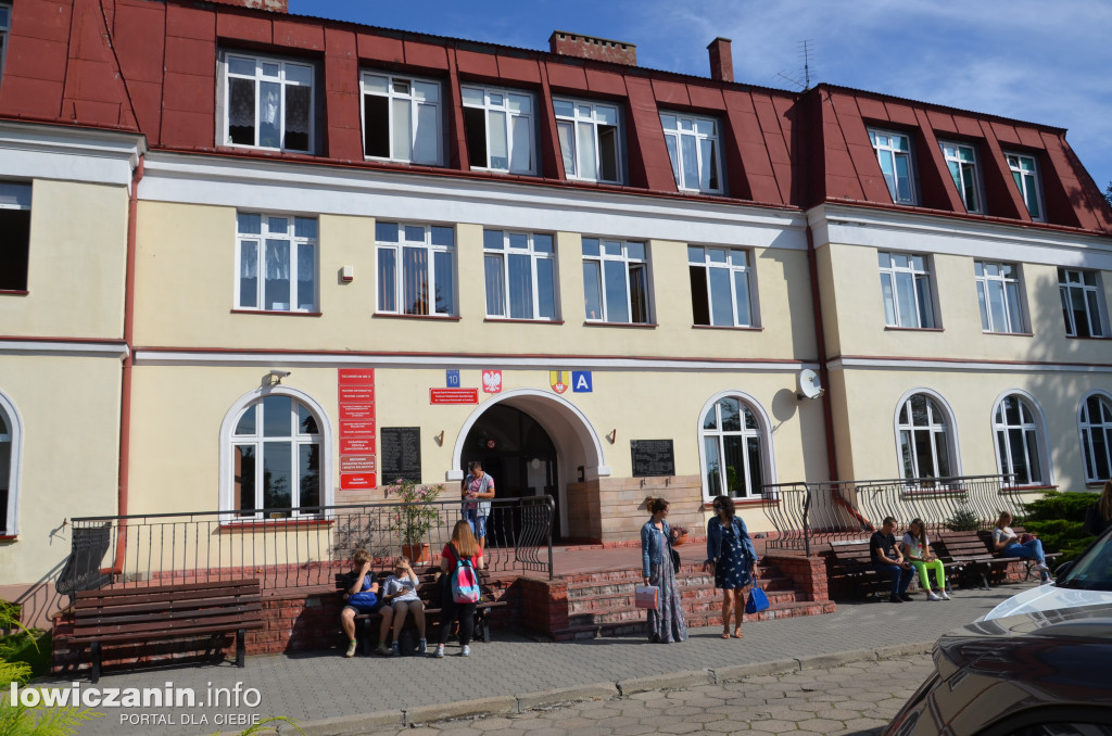 Uczniowie ZSP nr 2 korzystają z wrześniowej aury