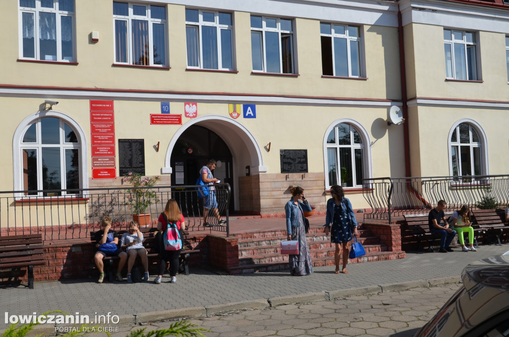 Uczniowie ZSP nr 2 korzystają z wrześniowej aury