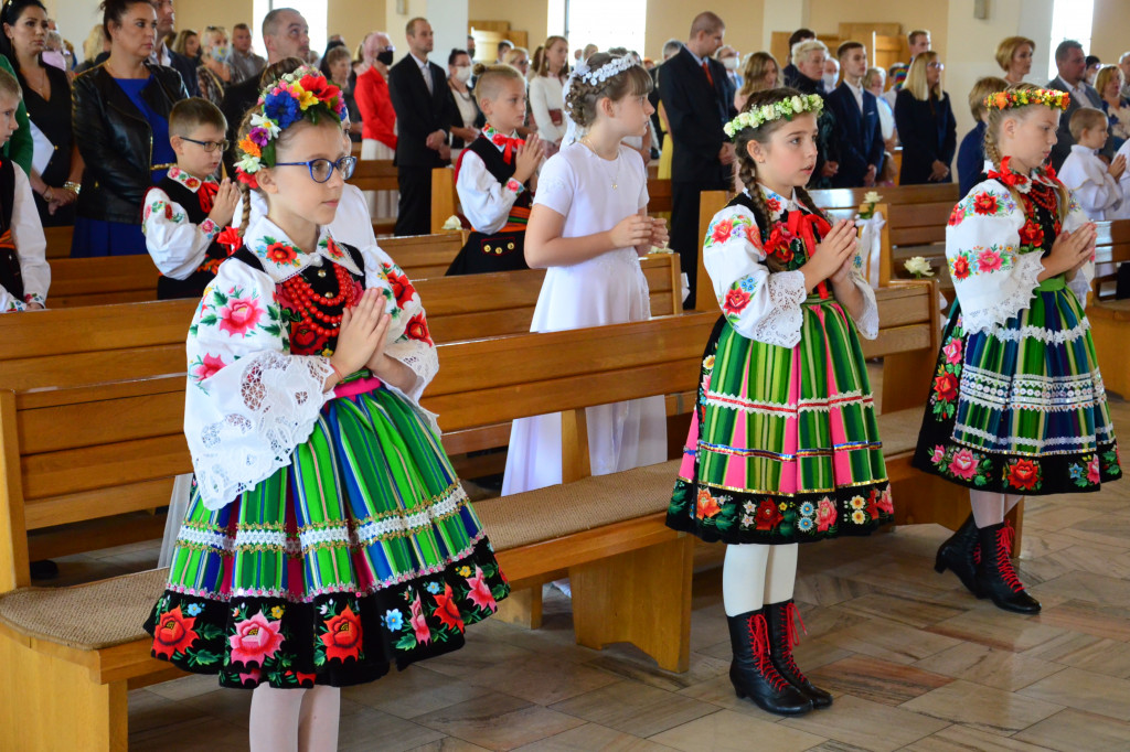 Pierwsza Komunia Św. w kościele na Bratkowicach