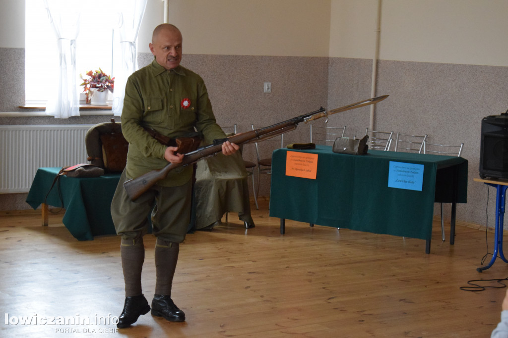 Patriotyczne spotkanie w szkole w Skaratkach