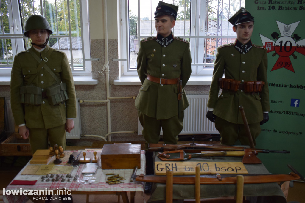 Patriotyczne spotkanie w szkole w Skaratkach