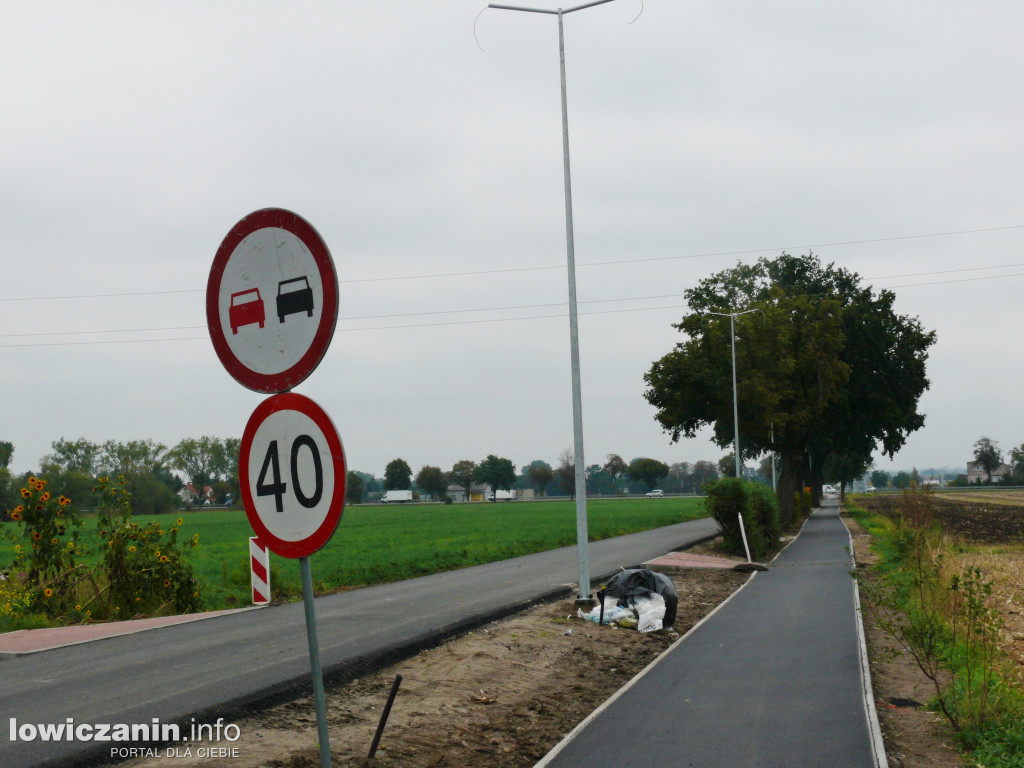 Prace w okolicach szkoły w Zduńskiej Dąbrowie