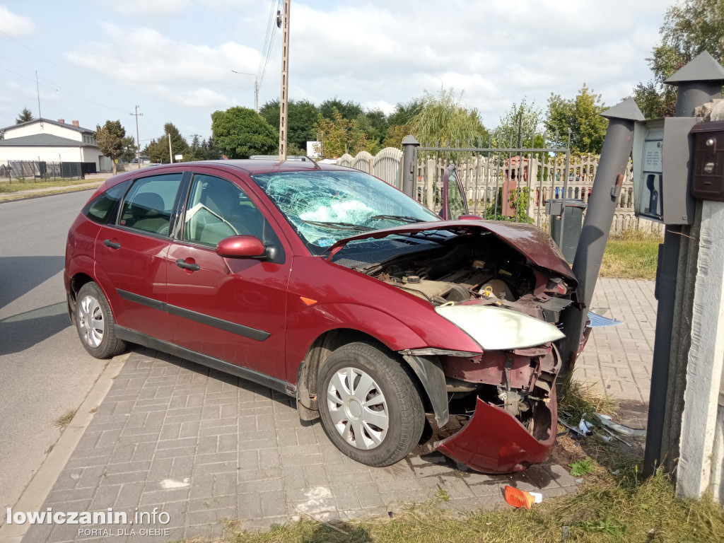 Wjechał w ogrodzenie na Katarzynowie