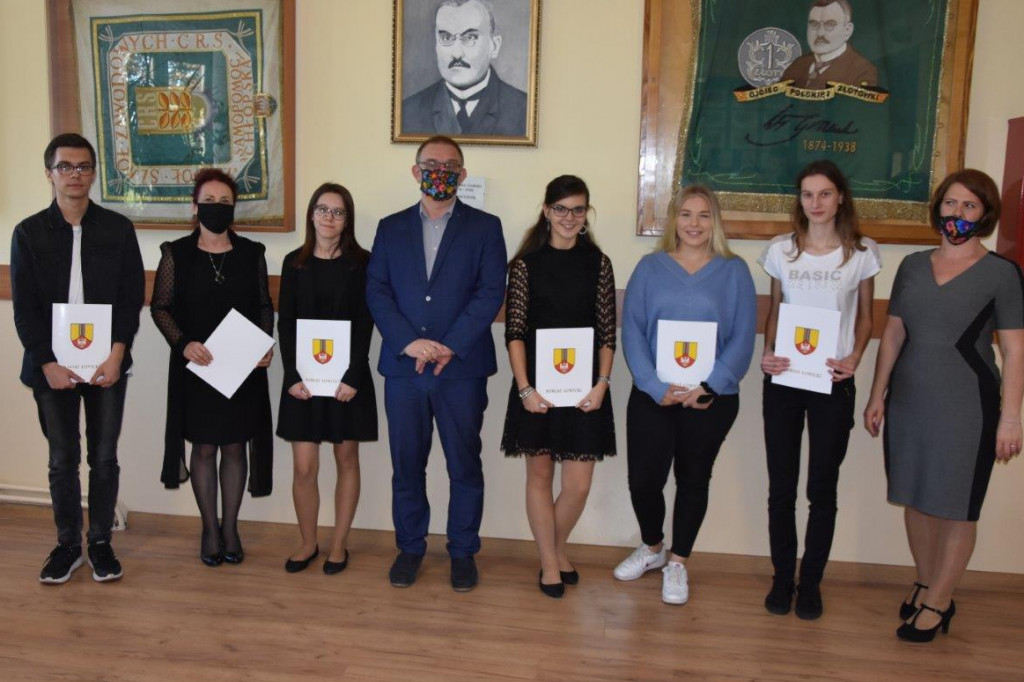 Kto został stypendystą powiatu łowickiego?