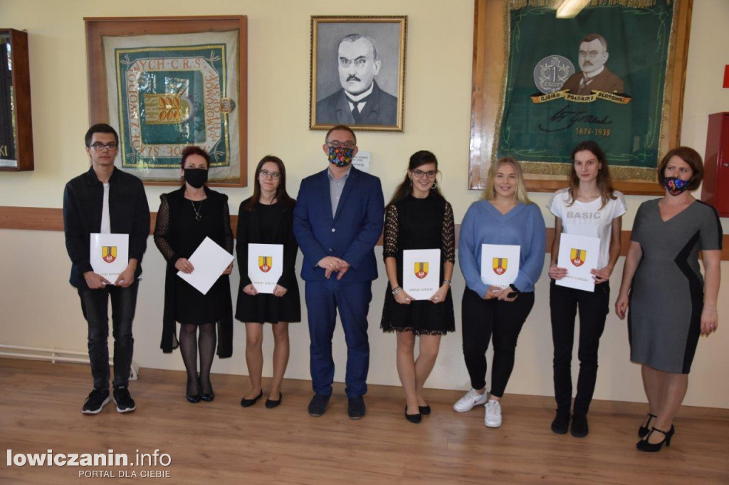 Kto został stypendystą powiatu łowickiego?