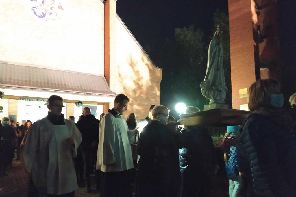 Z różańcem przez ulice Korabki