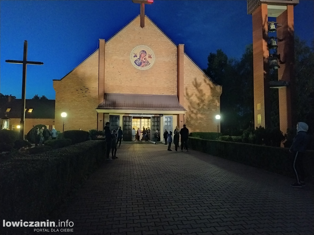 Z różańcem przez ulice Korabki