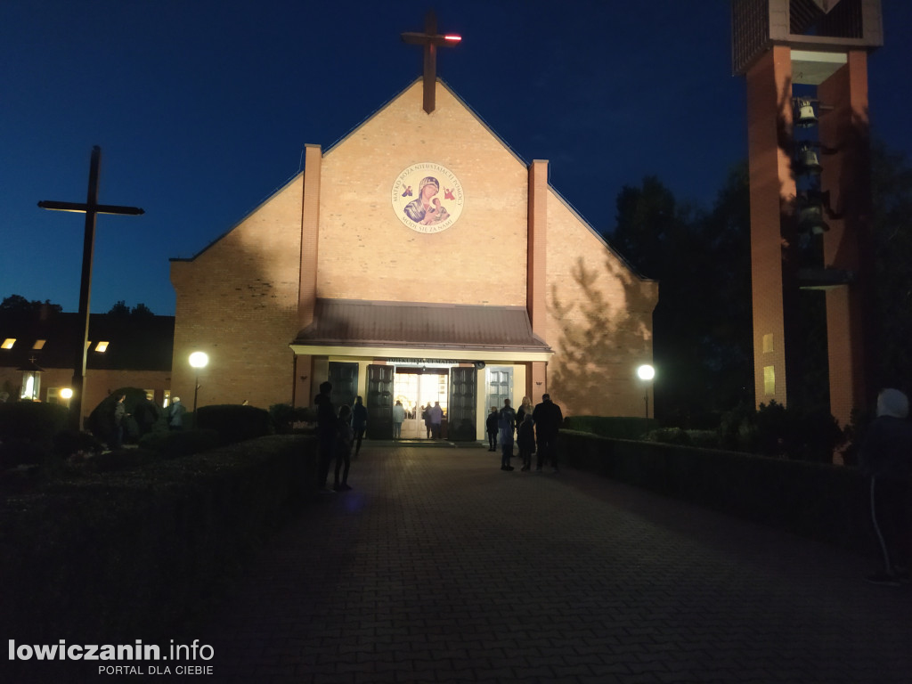 Z różańcem przez ulice Korabki