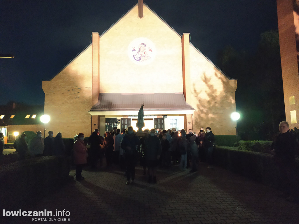 Z różańcem przez ulice Korabki