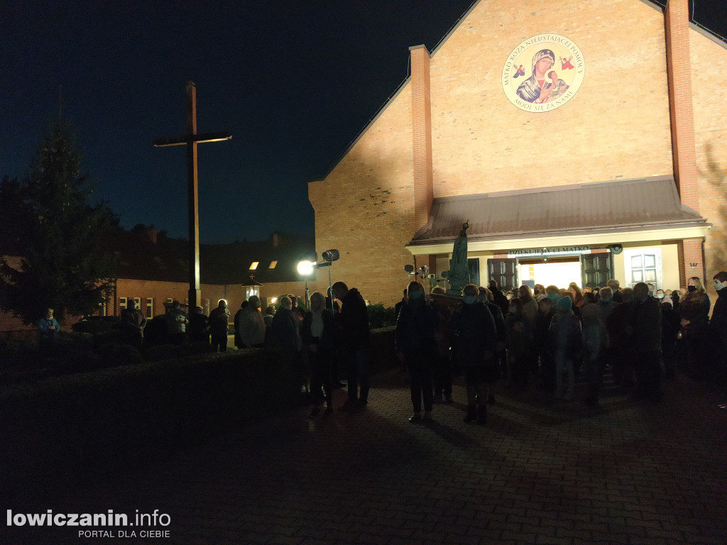 Z różańcem przez ulice Korabki
