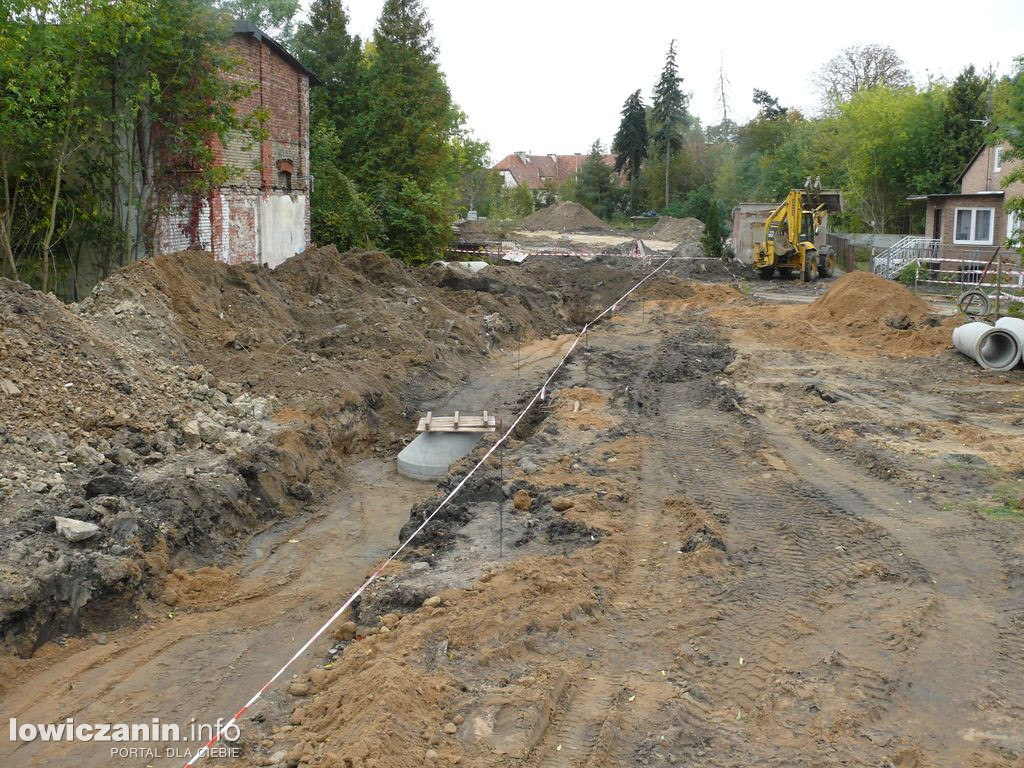 Powstają drogi dojazdowe do wiaduktu