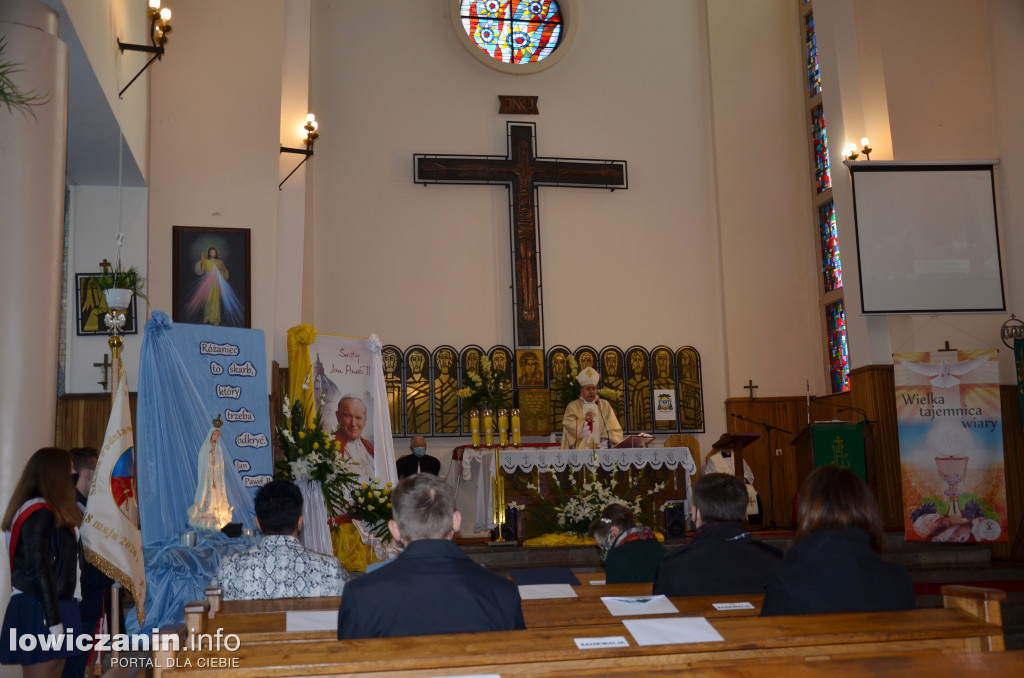 Nadanie imienia i sztandaru szkole w Bedlnie