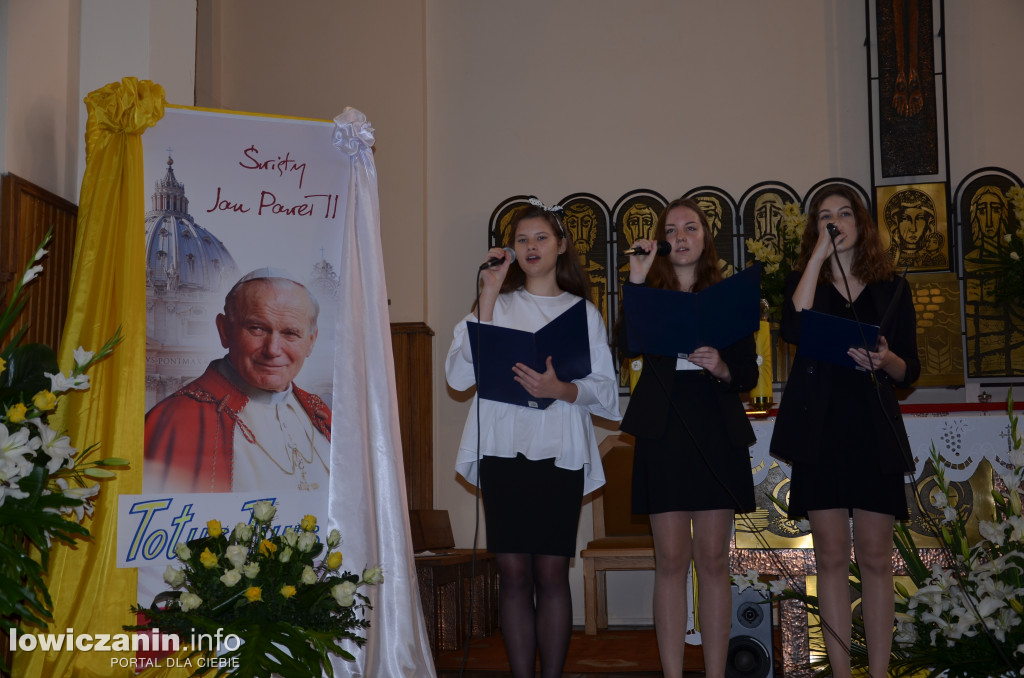 Nadanie imienia i sztandaru szkole w Bedlnie