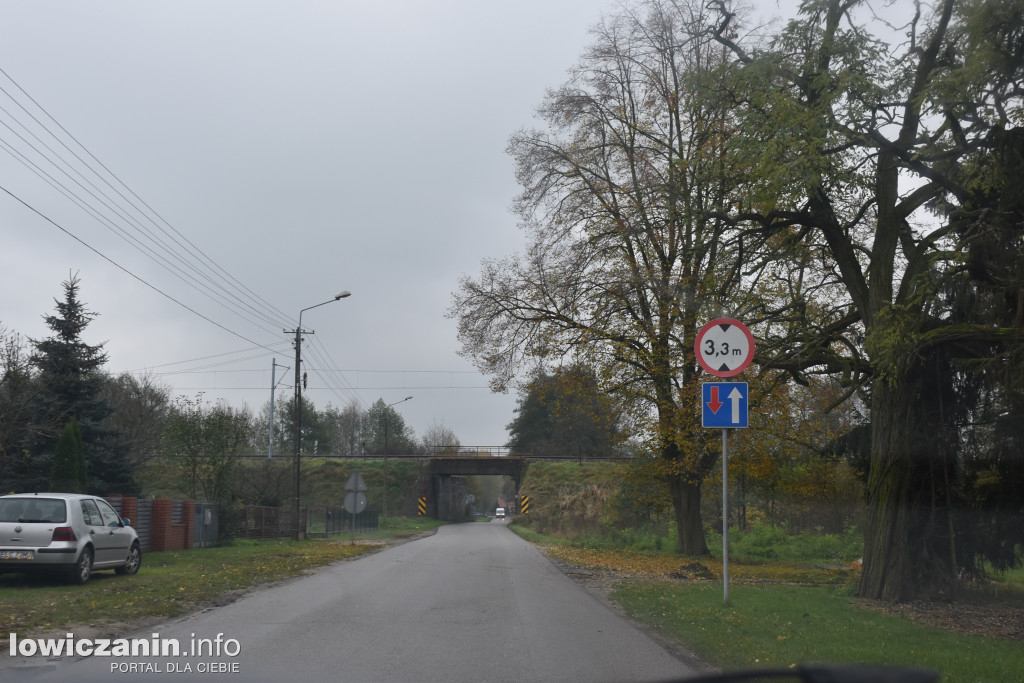 TIR zablokował drogę