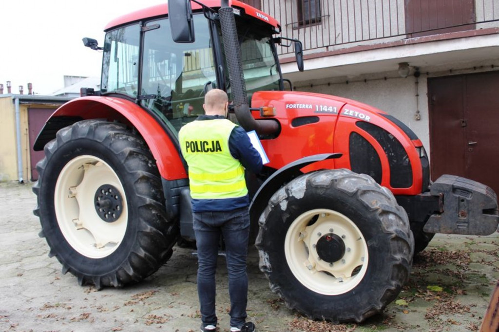 Policja odzyskała skradzione ciągniki