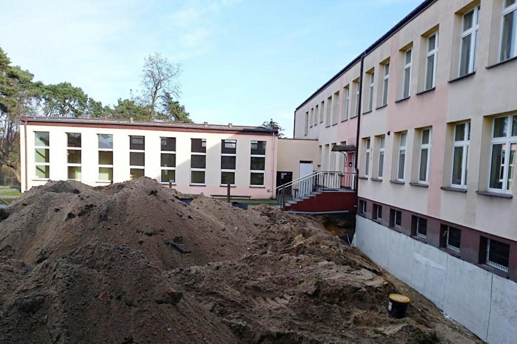 Ocieplanie fundamentów w I LO
