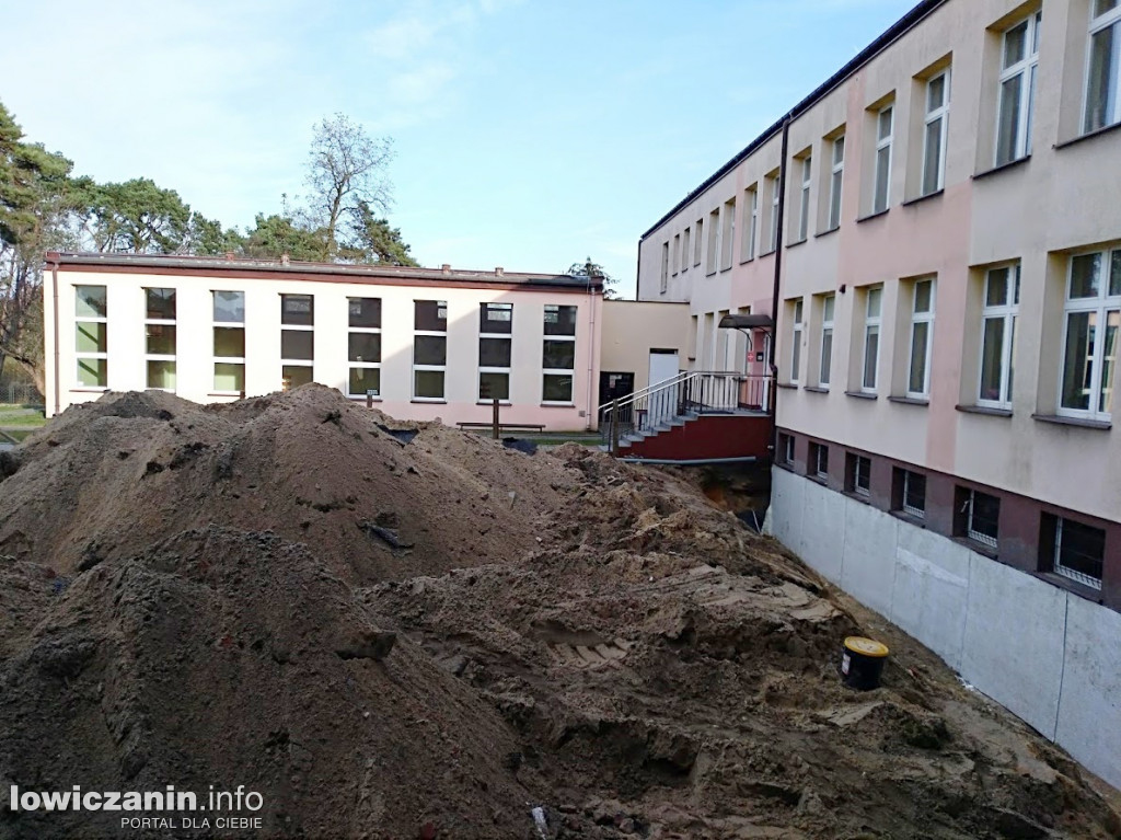 Ocieplanie fundamentów w I LO