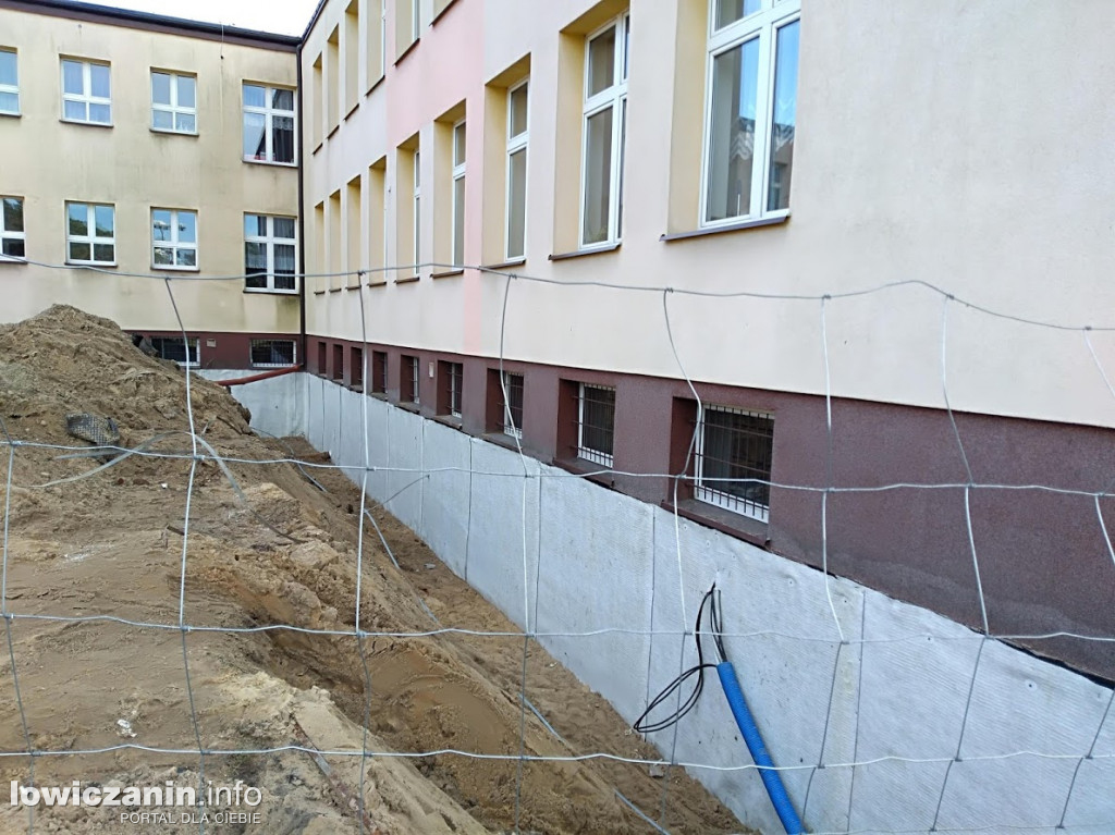 Ocieplanie fundamentów w I LO