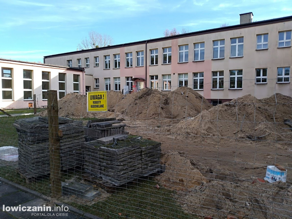 Ocieplanie fundamentów w I LO