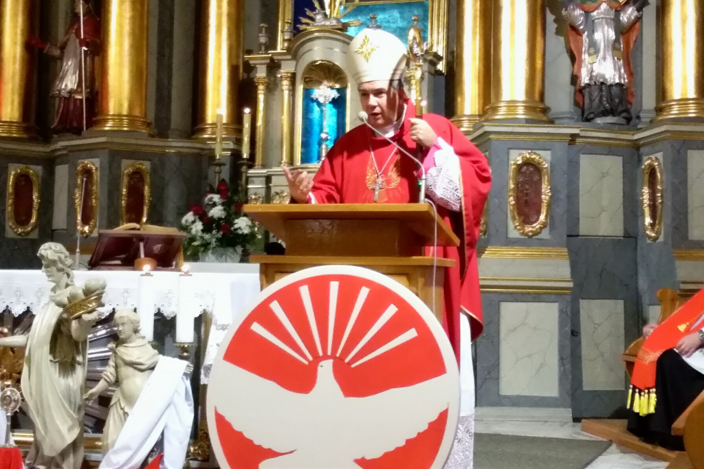 Trwają bierzmowania w łowickich kościołach