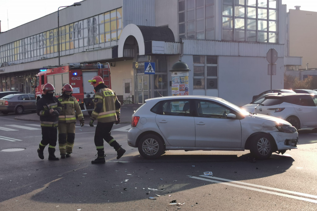 Kolizja przy komendzie policji