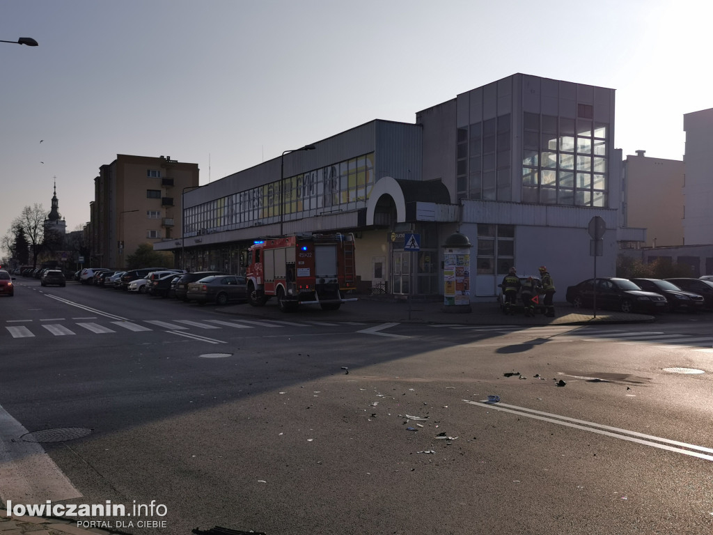 Kolizja przy komendzie policji