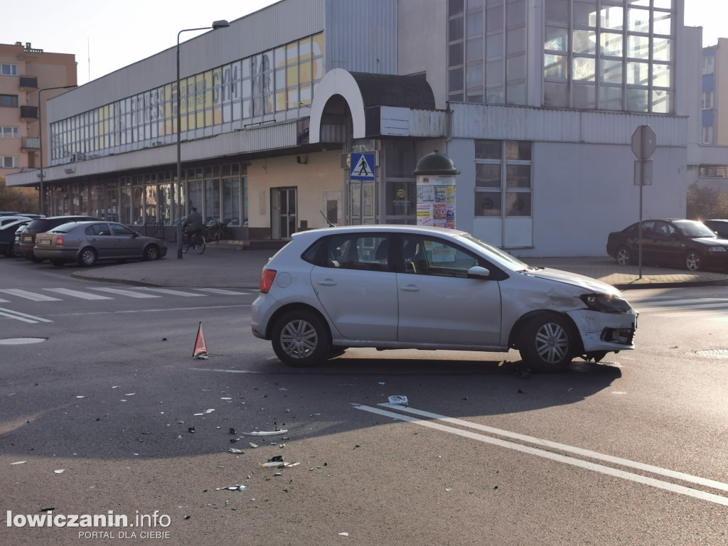 Kolizja przy komendzie policji