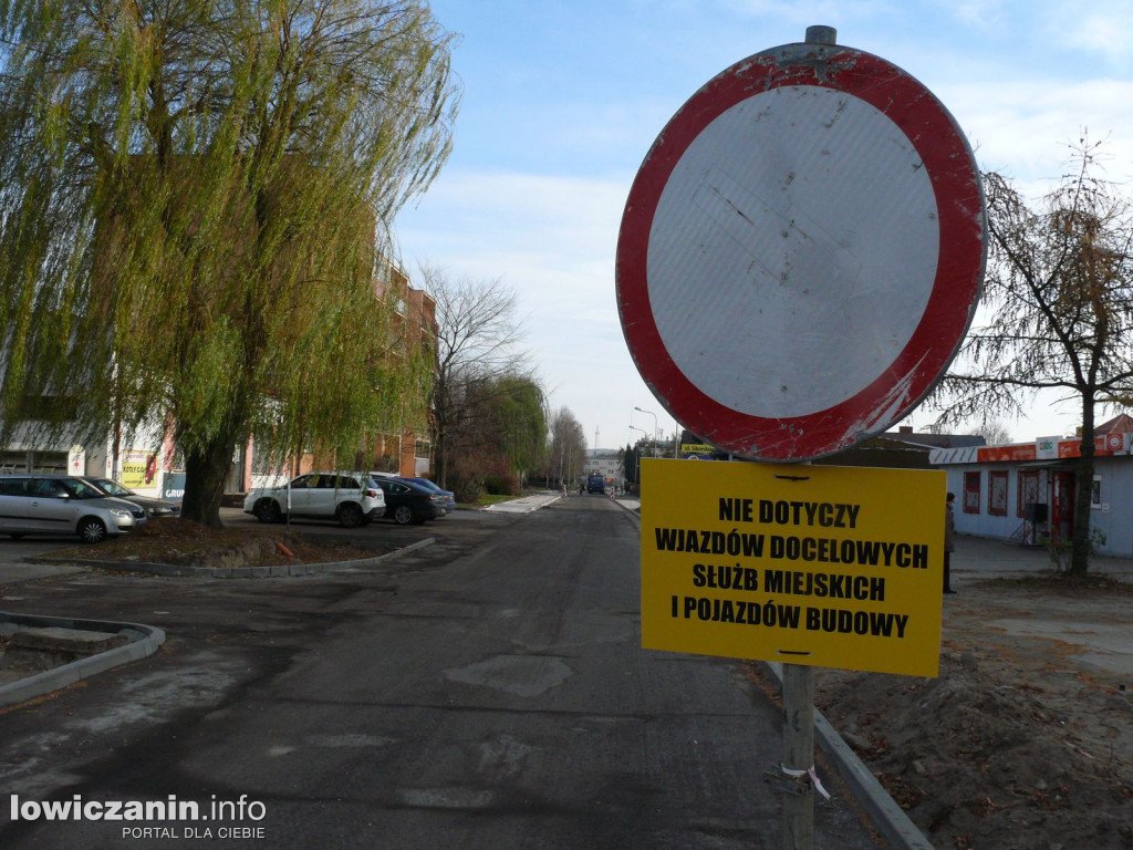 Przedłużone w czasie prace na ul. Młodzieżowej w Łowiczu
