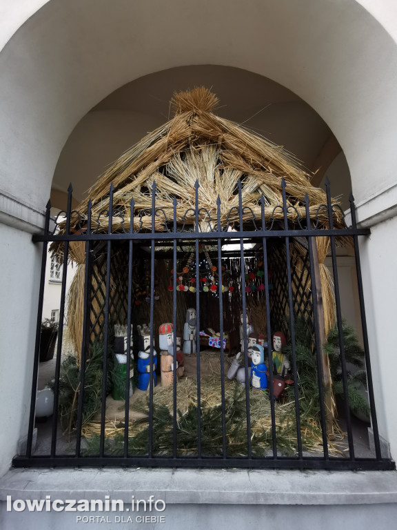 Łowicka szopka pod arkadami muzeum