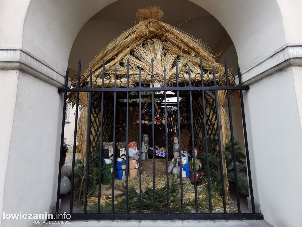 Łowicka szopka pod arkadami muzeum