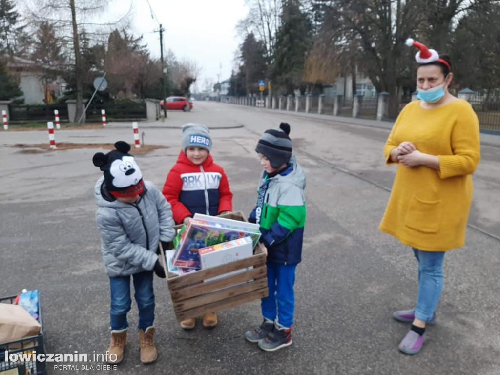 Przedszkolaki z Kiernozi pomagają