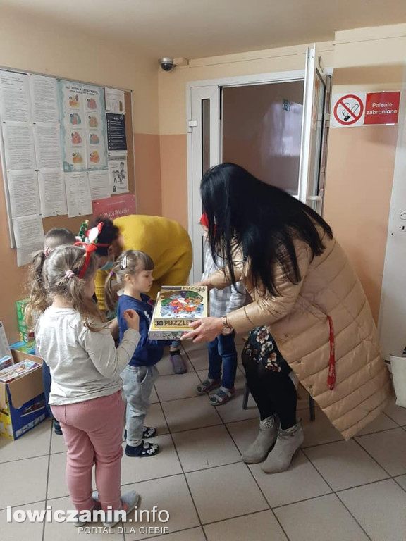 Przedszkolaki z Kiernozi pomagają