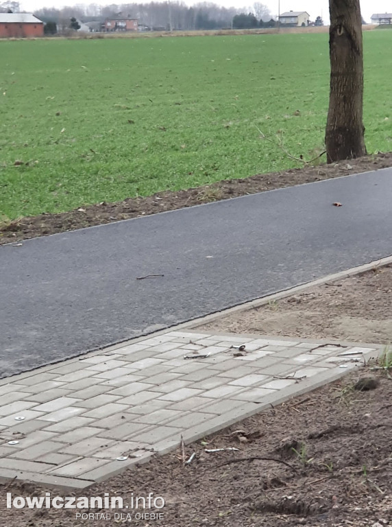 Skradziono ławki w Zduńskiej Dąbrowie