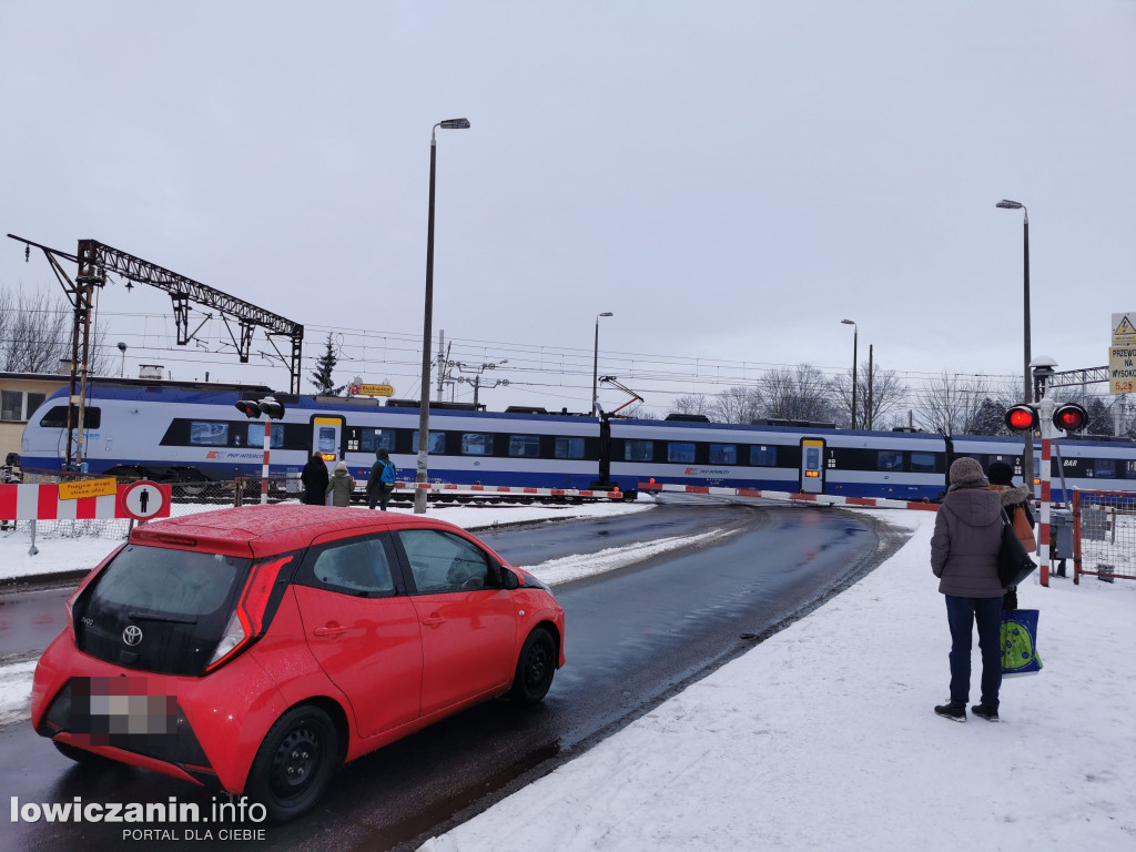 Krytyczne opinie o przejeździe w ul. 3 Maja