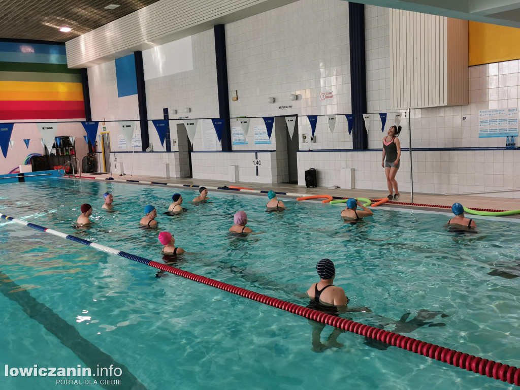 Członkowie ŁUTW na zajęciach aqua aerobiku