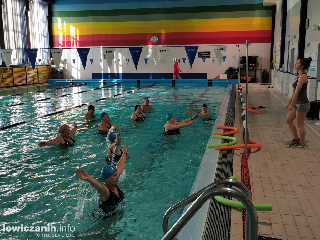 Członkowie ŁUTW na zajęciach aqua aerobiku