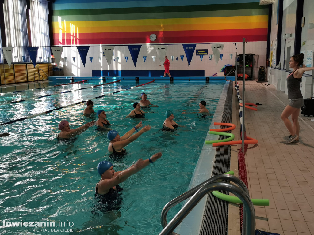 Członkowie ŁUTW na zajęciach aqua aerobiku