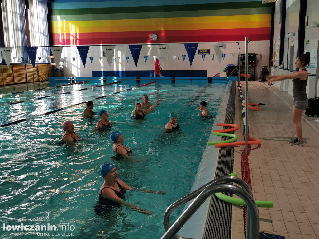 Członkowie ŁUTW na zajęciach aqua aerobiku