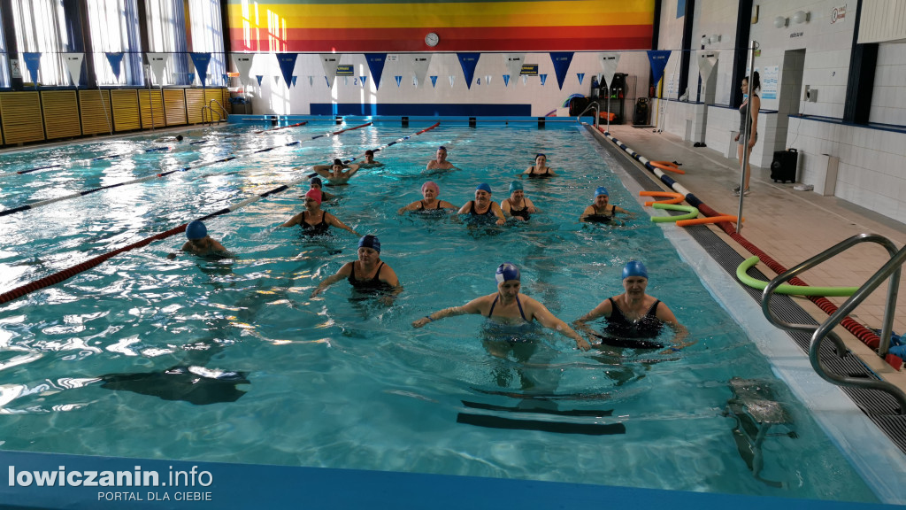 Członkowie ŁUTW na zajęciach aqua aerobiku