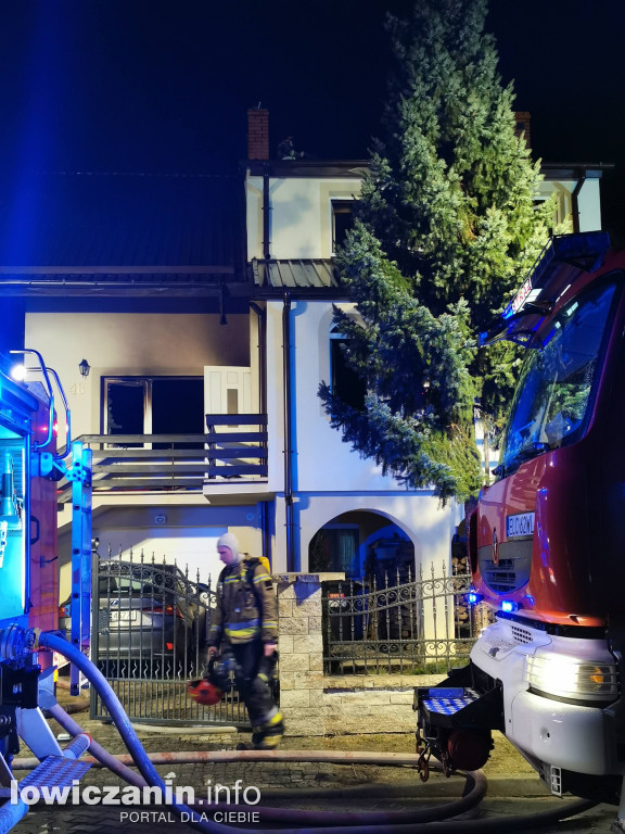 Pożar domu przy ul. Chmielińskiej w Łowiczu