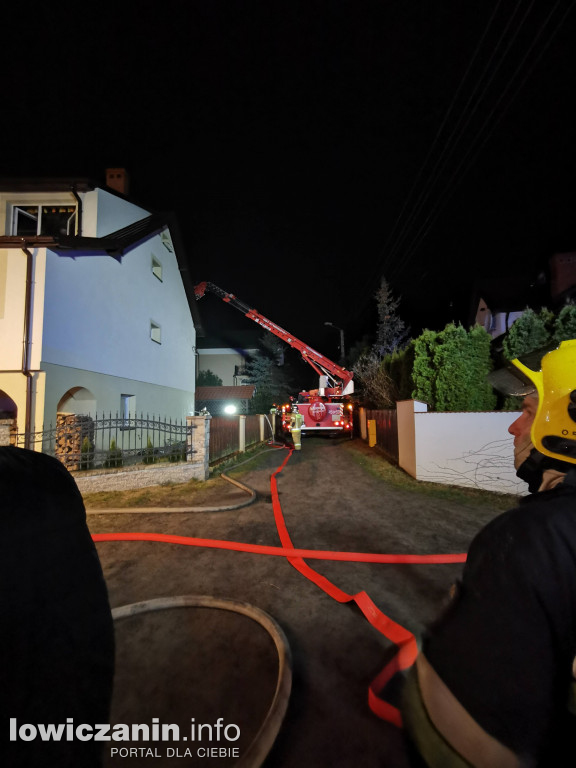 Pożar domu przy ul. Chmielińskiej w Łowiczu