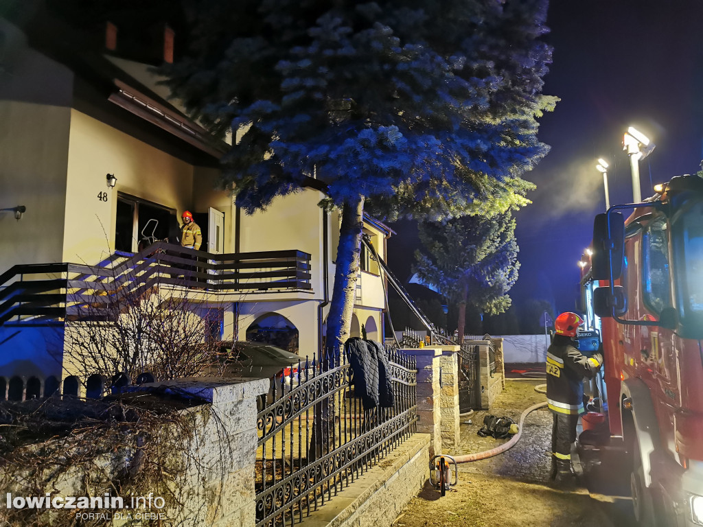 Pożar domu przy ul. Chmielińskiej w Łowiczu