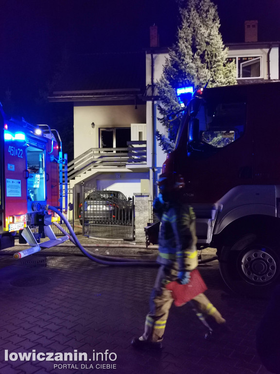 Pożar domu przy ul. Chmielińskiej w Łowiczu