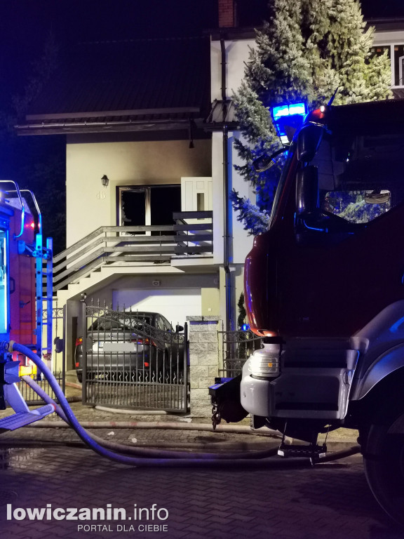 Pożar domu przy ul. Chmielińskiej w Łowiczu