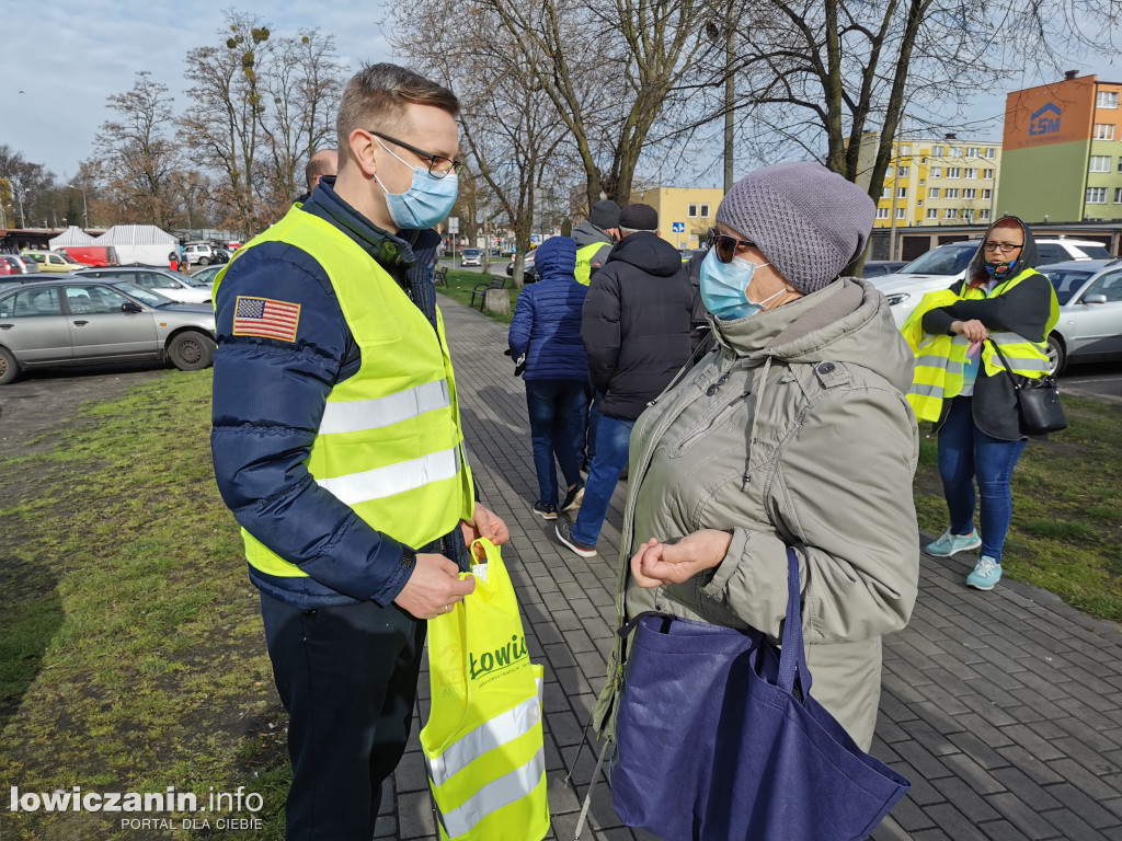 Łowickie.pl rozdaje kamizelki odblaskowe