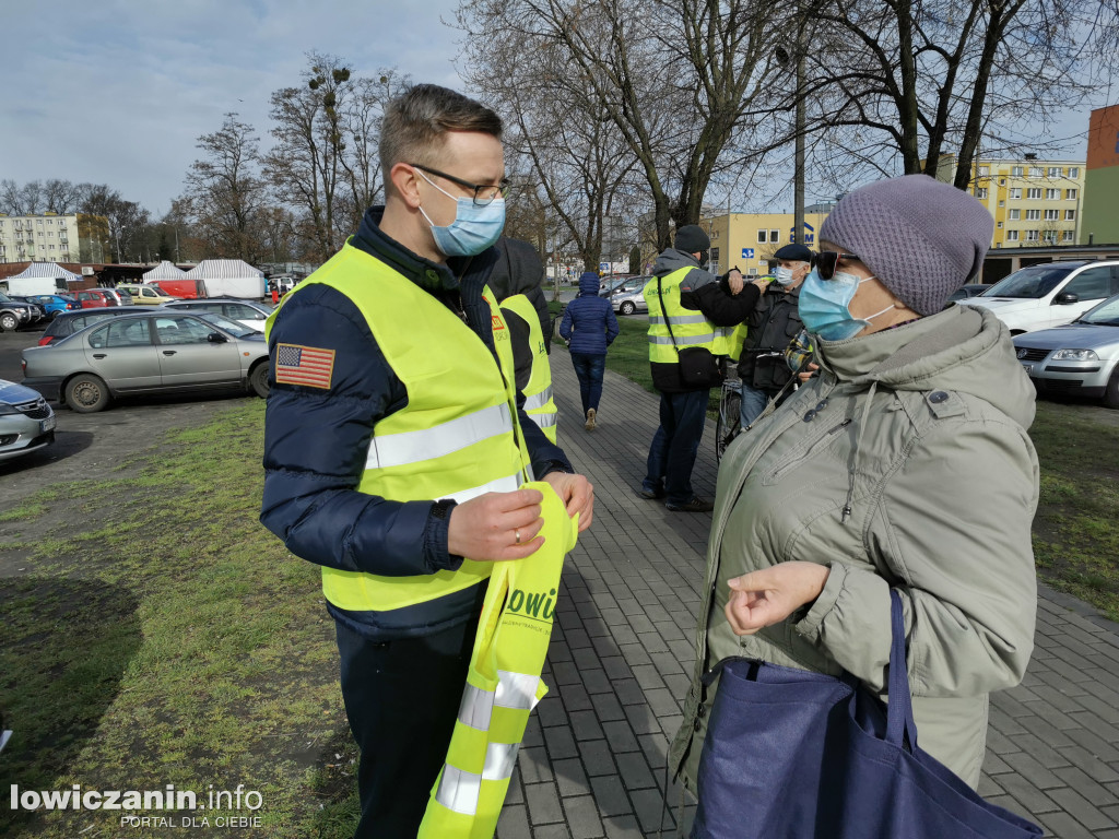 Łowickie.pl rozdaje kamizelki odblaskowe
