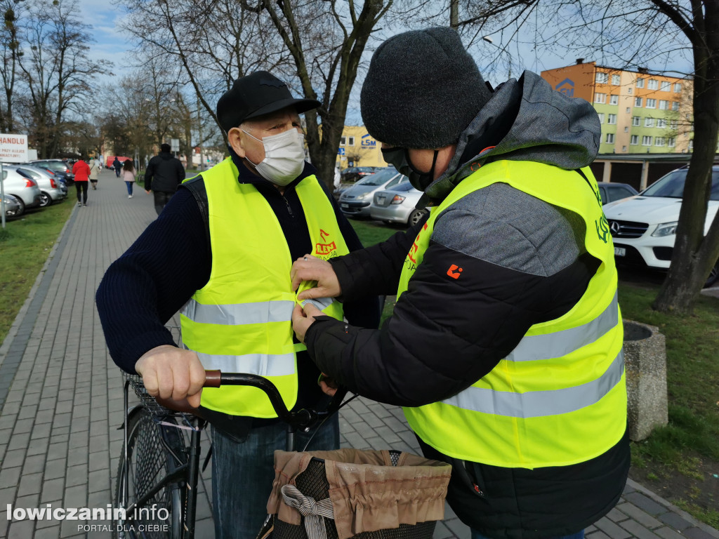 Łowickie.pl rozdaje kamizelki odblaskowe